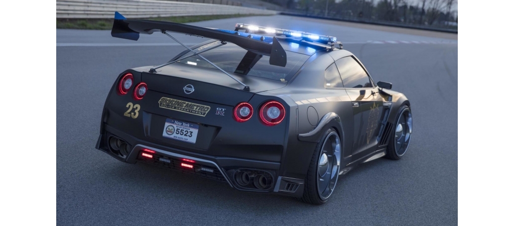 1_nissan-gt-r-police-pursuit%20(1).jpg