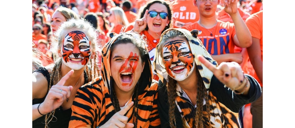 2016-1015-Clemson-Tigers-fans-DAT1610150431_NC_State_at_Clemson.jpg